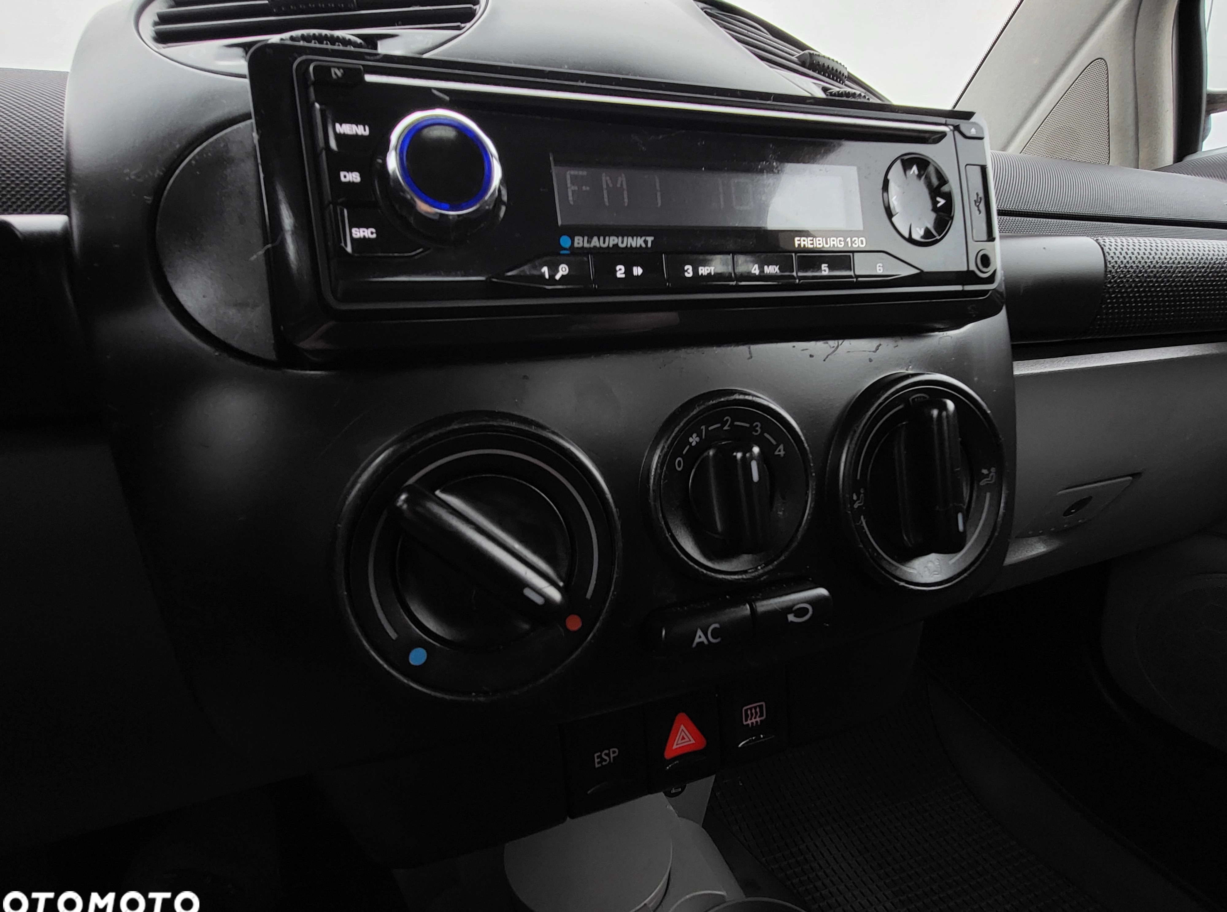 Volkswagen New Beetle cena 6900 przebieg: 165000, rok produkcji 1999 z Połaniec małe 379